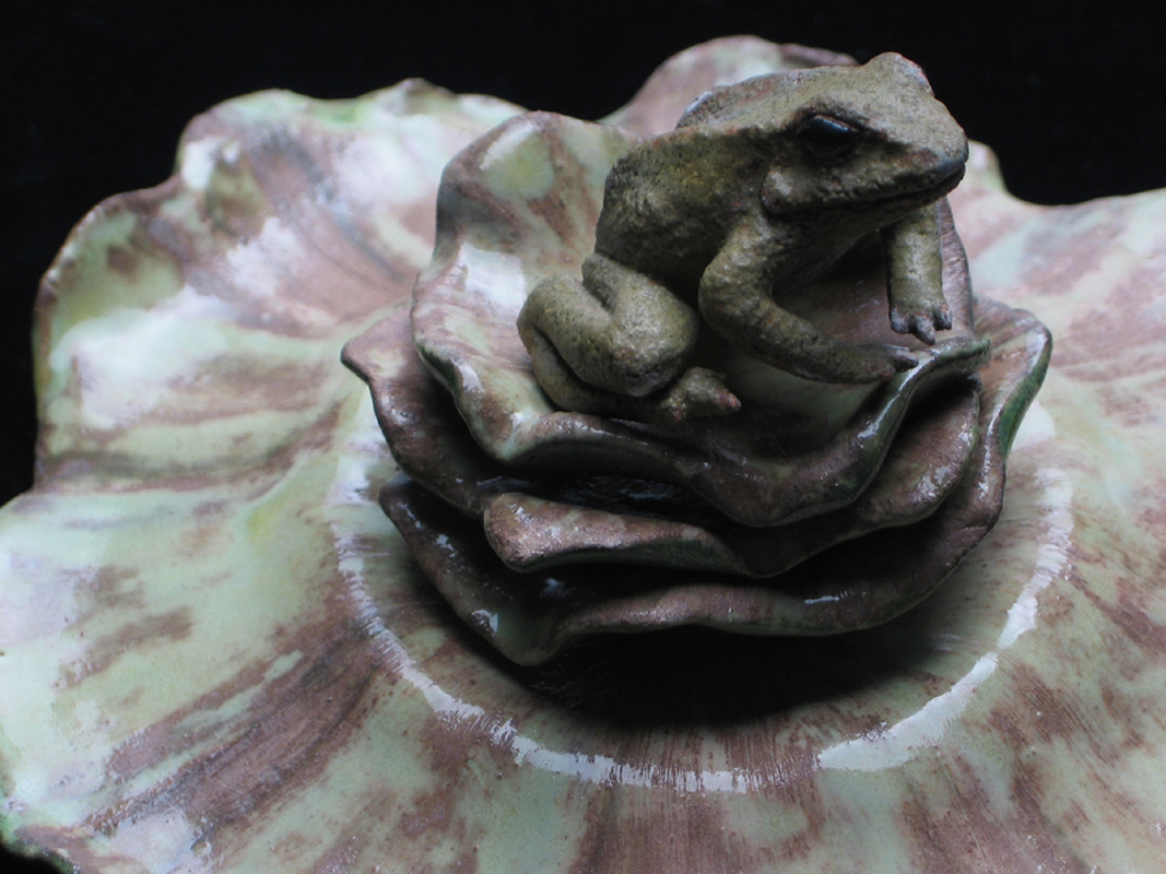 sculpture-frog